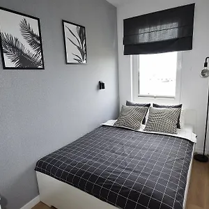 West / Parking Free Apartament